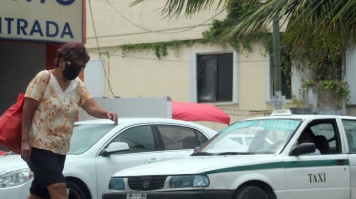 Reportan en redes sociales el robo de un taxi en Cancún