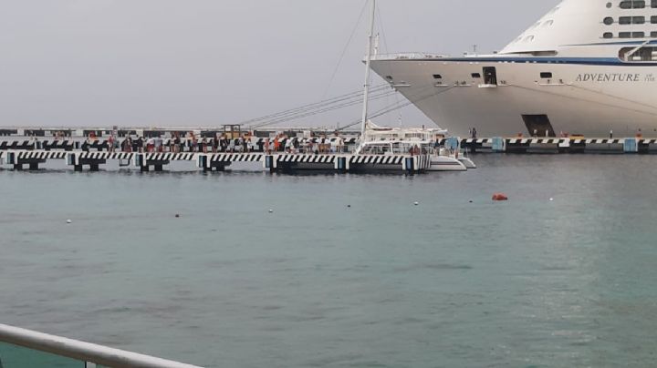 Turistas del crucero 'Adventure of the Seas' buscan disfrutar de Cozumel