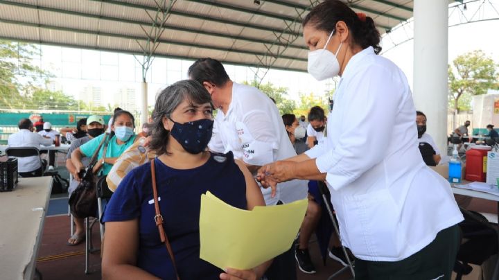 Cancunenses muestran desinterés por vacunación en el deportivo 'Jacinto Canek'