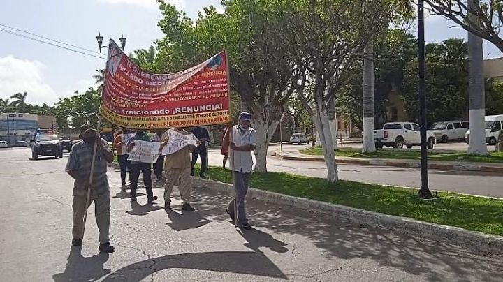 Marchan para exigir renuncia del dirigente estatal del PRI en Campeche
