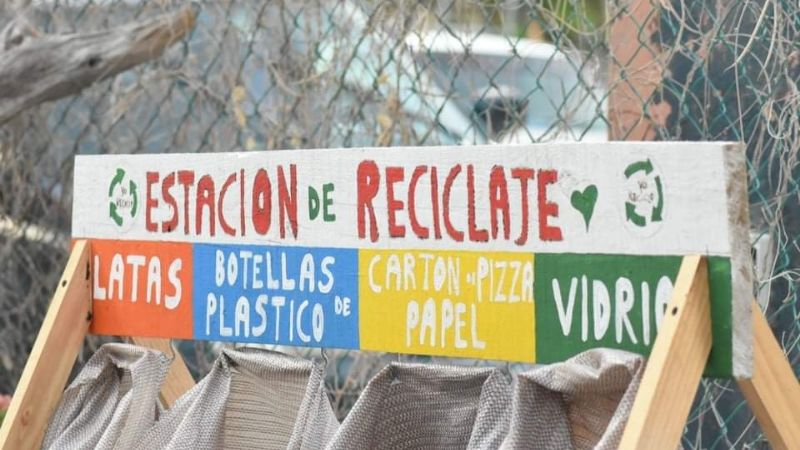 Italiana crea proyecto para separar la basura en Mahahual, Quintana Roo