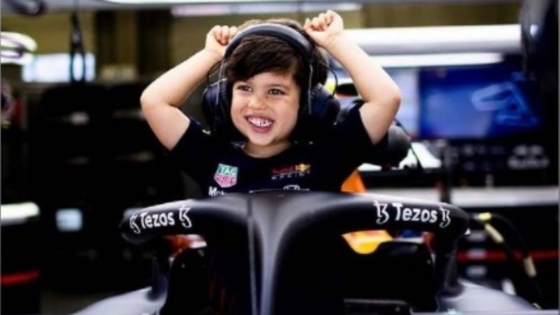 Hijo de Checo Pérez sigue los pasos de su padre en la Fórmula 1: VIDEO