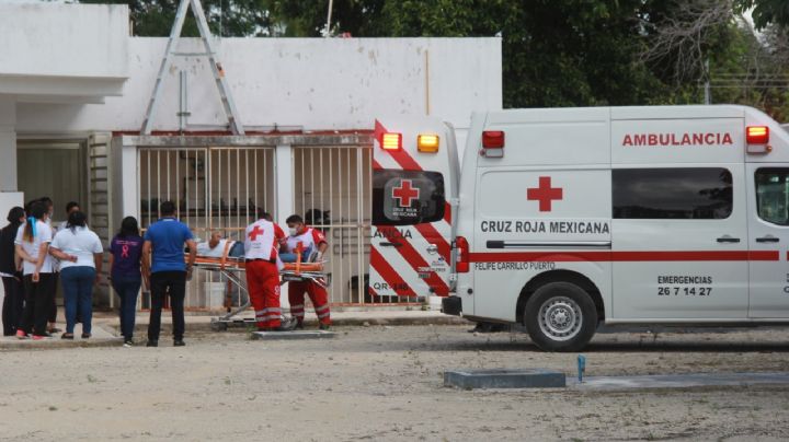 Empleado cae del techo del centro de salud en Felipe Carrillo Puerto, Quintana Roo