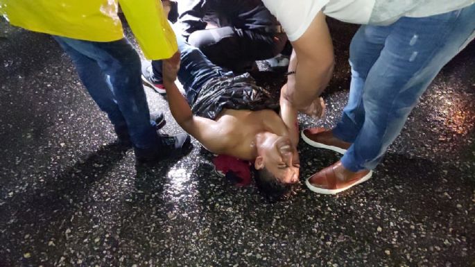 Trailero huye tras impactar a un motociclista en Ciudad del Carmen