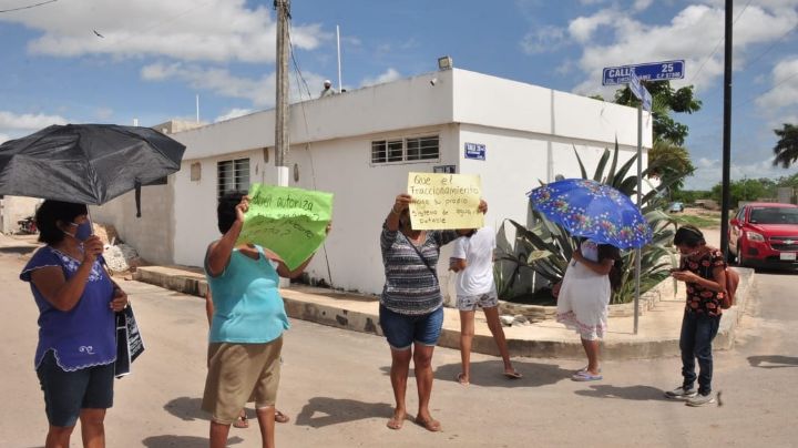 Vecinos cierran calles por construcción de nuevo fraccionamiento en Chichí Suárez, Mérida