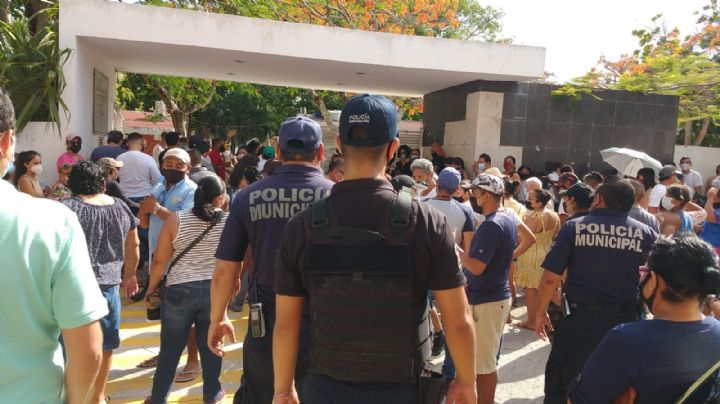 Reportan a persona armada en una fila para votar en Puerto Morelos, Quintana Roo