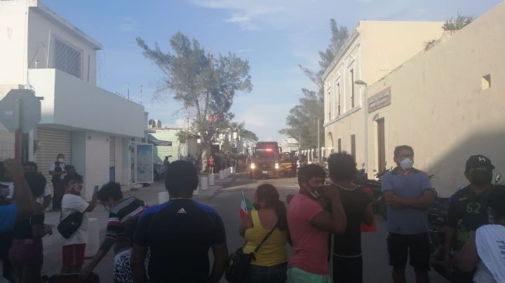 Ciudadanos bloquean el muelle fiscal de Progreso: VIDEO