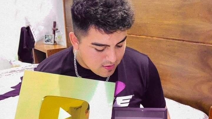 Rapero maya de Felipe Carrillo Puerto recibe 'botón de oro' de YouTube