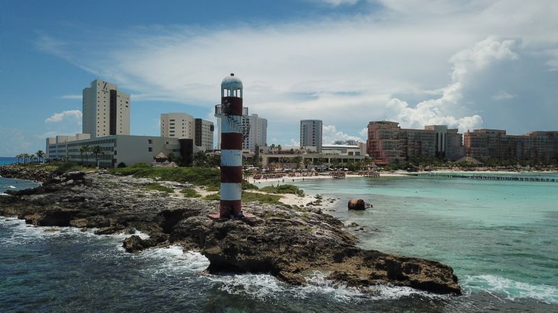Así luce Playa Caracol, cerca del Faro de la Zona Hotelera de Cancún: VIDEO