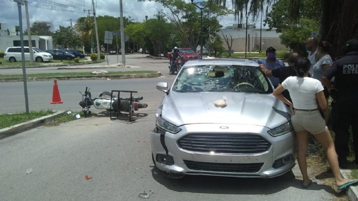 Motociclista resulta gravemente herido tras ser impactado por un automóvil en Mérida