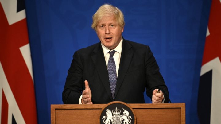 Boris Johnson retira restricciones por COVID-19 en Inglaterra