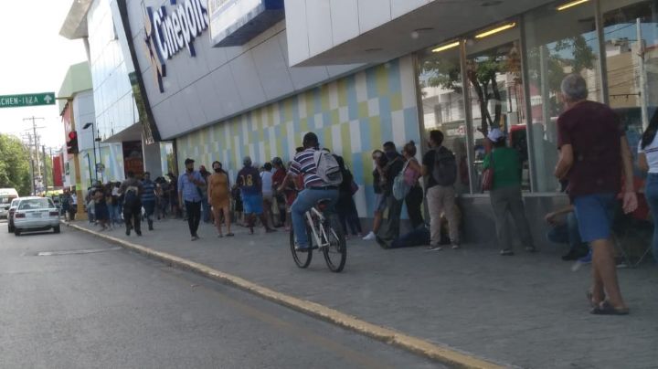 Abarrotan módulo de pruebas rápidas COVID-19 en Plaza Las Tiendas, Cancún: FOTOS