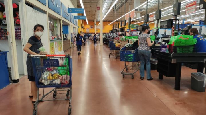 Abuelitos empacadores celebran 'pequeño paso' para volver a supermercados en Mérida