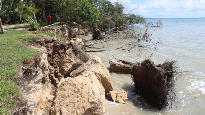 Erosión acaba con más de 50 metros de playa en el Boulevard Bahía en Chetumal