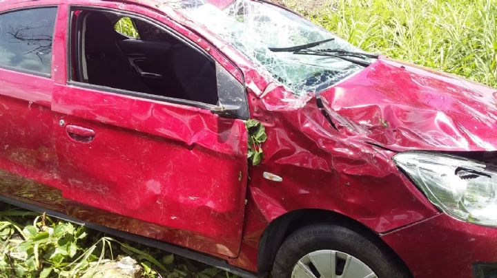 Auto sufre accidente y termina en pérdida total en carretera de Escárcega, Campeche