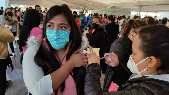 CDMX continúa en Semáforo Naranja; piden a jóvenes respetar sedes de vacunación