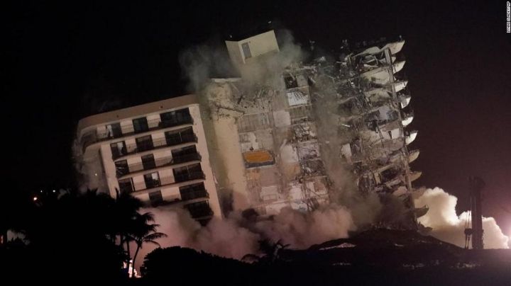 Demuelen parte restante del edificio que se derrumbó en Miami: VIDEO