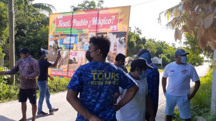 Vecinos bloquean entrada al Pueblo Mágico de Sisal en Yucatán