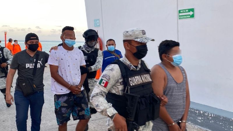 FGE Quintana Roo traslada a Cancún a presuntos narcomenudistas de Cozumel