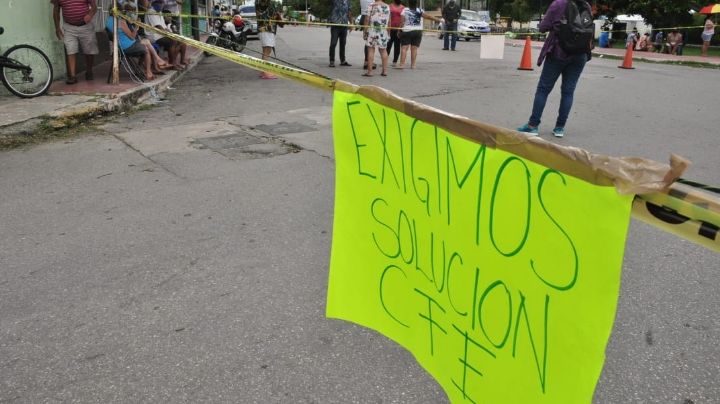 Vecinos de Pacabtún se manifiestan contra CFE; cierran calles de Mérida: VIDEO