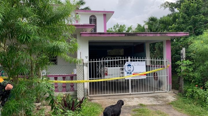 Policías arrestan a abuelito durante cateo en una casa en Laguna Guerrero, Quintana Roo