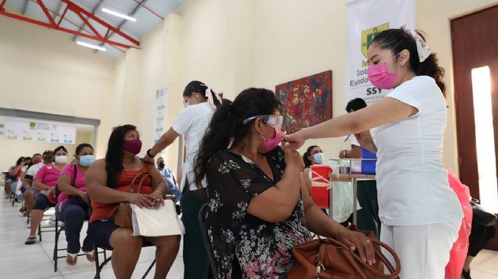 Aplican más de 28 mil dosis de vacuna anticovid a personas de 40 a 49 años de edad de Mérida
