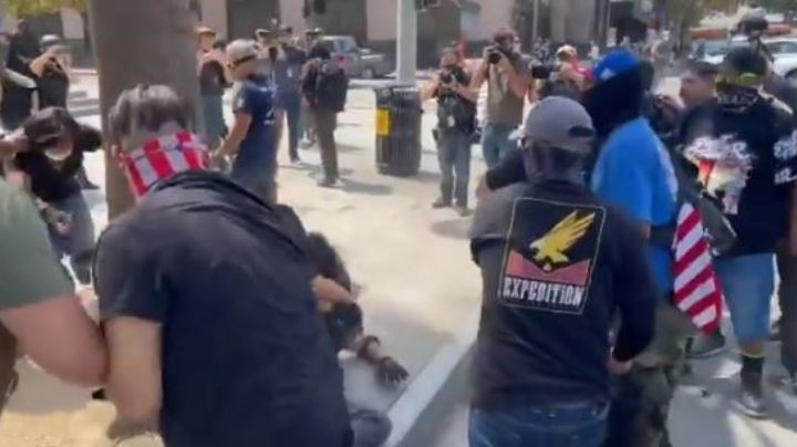 Enfrentamiento entre antivacunas y contramanifestantes deja un apuñalado en Los Ángeles