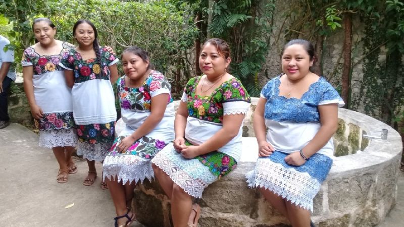 Mujeres mayas aprenden sobre manejo sostenible de abejas meliponas en Quintana Roo