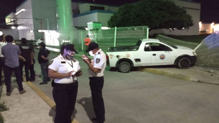 Familiares de hombre macheteado tiran malla de Hospital General de Cancún