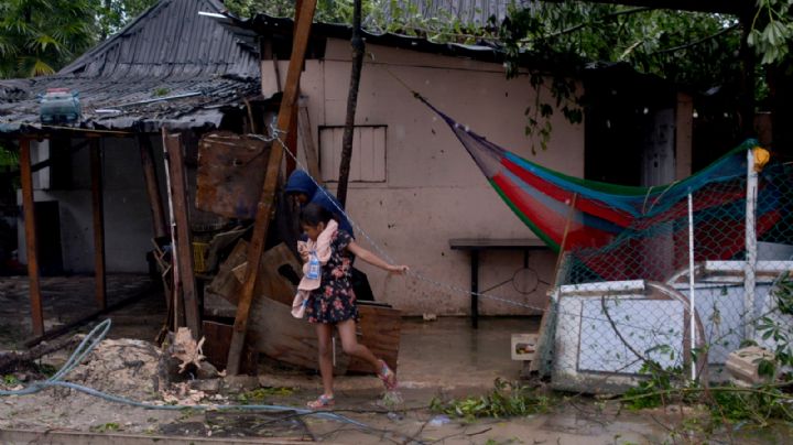 "Grace me dejó sin puerta", dijo Doña María, pobladora de una colonia irregular en Tulum