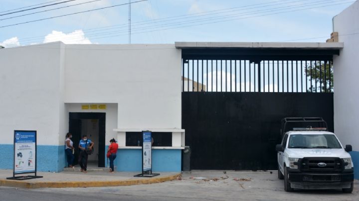Mujer acude a la Fiscalía tras golpiza de su pareja; la trasladan al hospital en Cancún