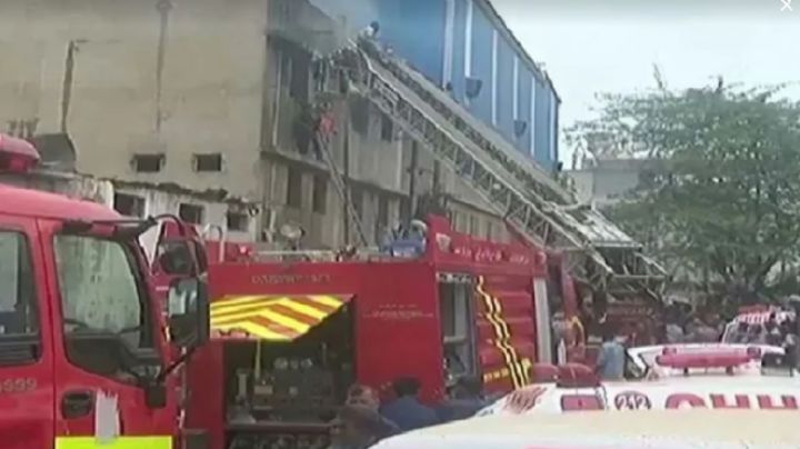 Incendio en una fábrica de Pakistán deja 16 muertos: VIDEO