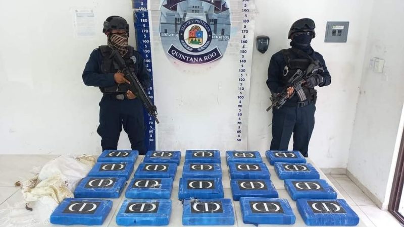 Recalan 20 paquetes de droga frente a hotel en Tulum
