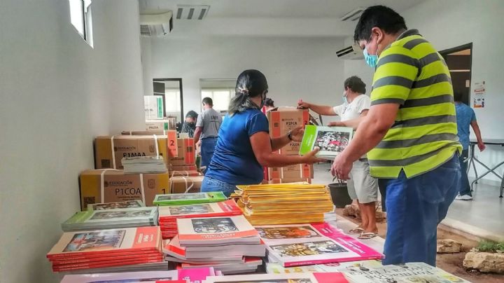 Entrega libros del programa 'Impulso Escolar' en Hunucmá, Yucatán
