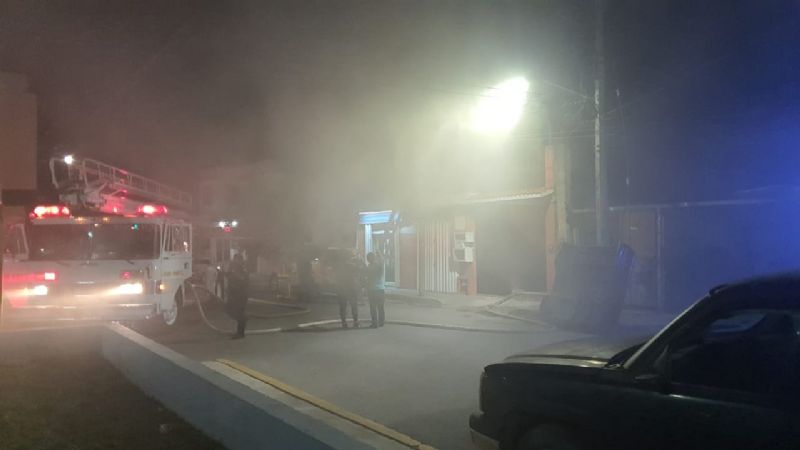 Se incendia bodega de ropa en colonia Repobladores de Cozumel