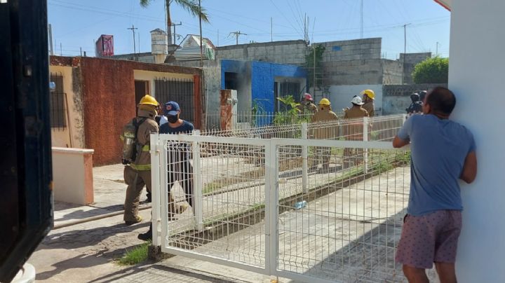 Bomberos sofocan incendio en andador de la colonia Fidel Velázquez en Chetumal