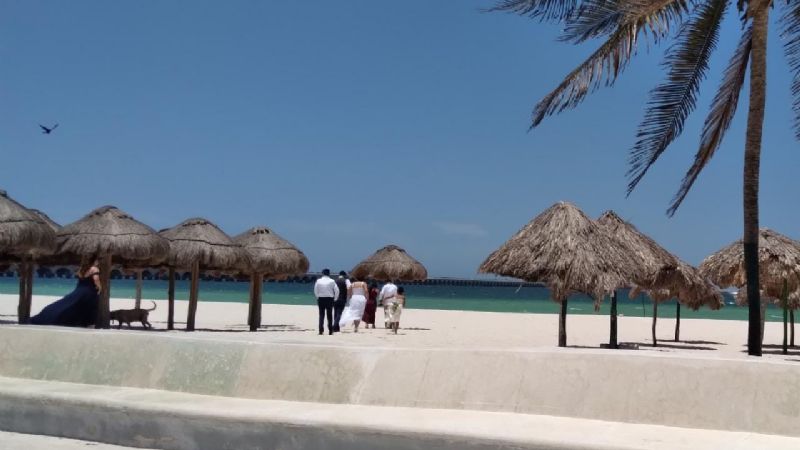 Sesión de fotos en Progreso, Yucatán, causa molestia entre visitantes