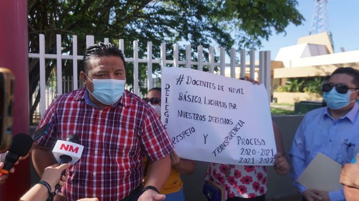 Maestros se manifiestan por presunta venta de plazas en Campeche