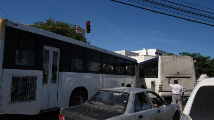 Mérida: Choque entre camiones ocasiona caos vial en la Avenida Itzáes
