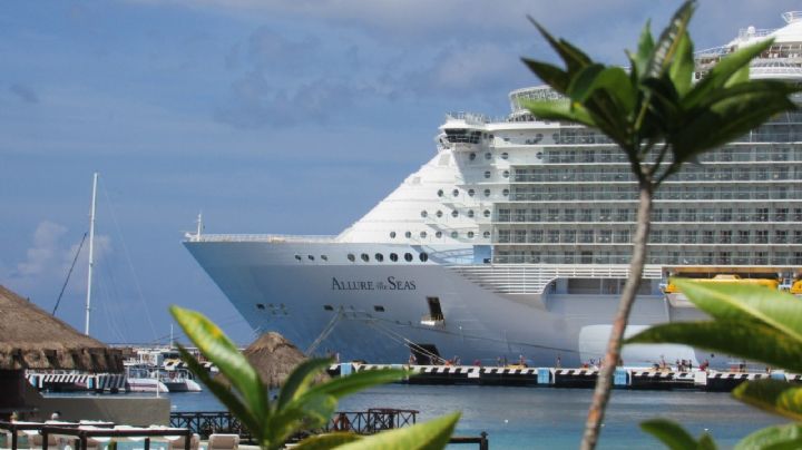 Crucero 'Allure Of The Seas' arriba a Cozumel con más de mil turistas