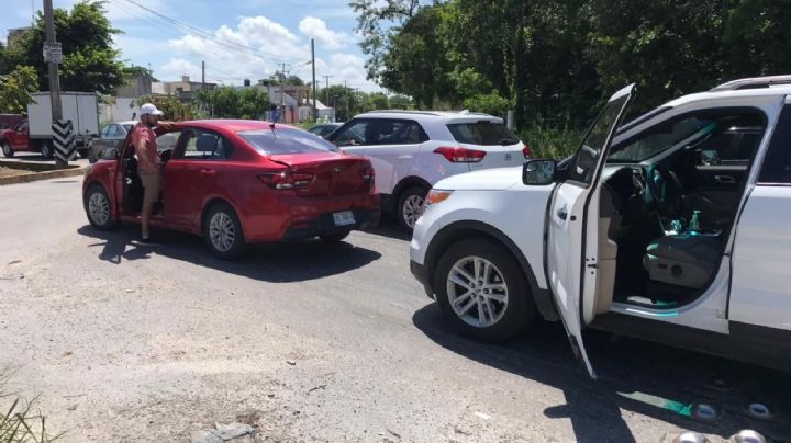Choque en la avenida Chac-Mool de Cancún deja daños de más de 30 mil pesos