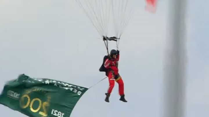 #DesfileMilitar2021: Así fue el salto de paracaidistas a 6 mil pies en caída libre