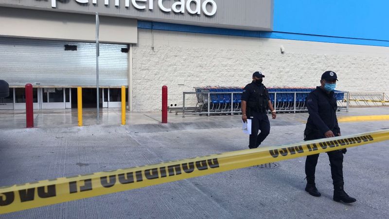 Revelan identidad del hombre ejecutado en el Walmart de Cancún