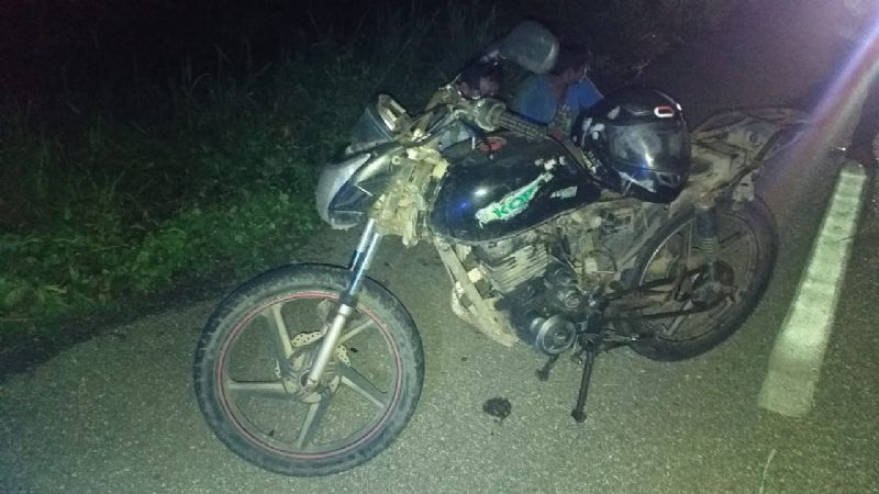 Motociclistas derrapan con el cuerpo de un hombre arrollado en la carretera Buctzotz-Sucilá