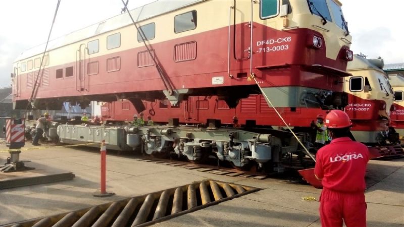 Tren Maya: Trasladan ocho locomotoras de Coatzacoalcos a Escárcega vía terrestre