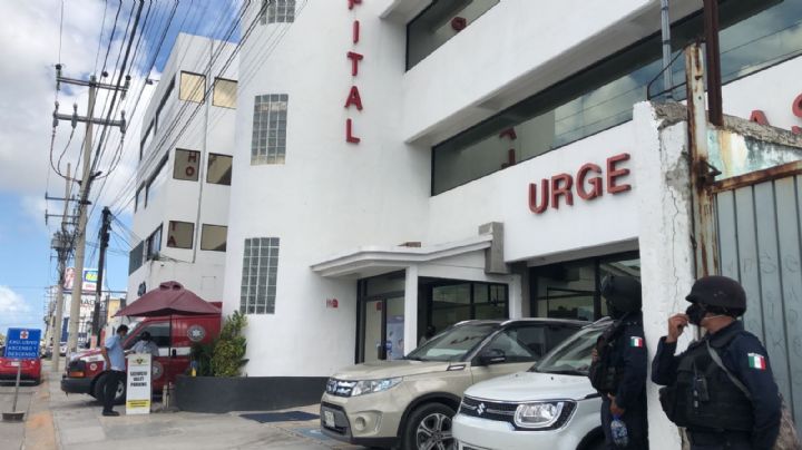 Desangrándose, hombre llega al hospital con una herida de bala en Cancún