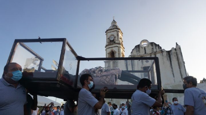 Realizan segundo paseo por tierra con la imagen del Cristo Negro de San Román en Campeche