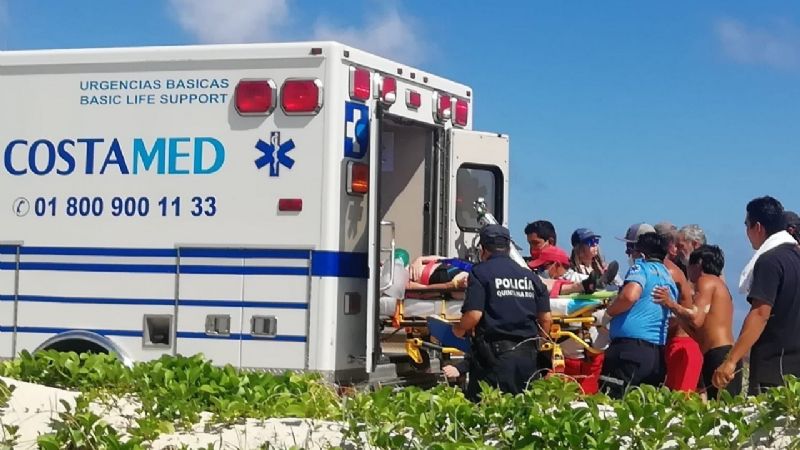 Paramédicos y guardavidas logran reanimar a una abuelita que se ahogaba en Cozumel