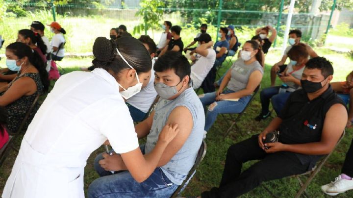 Jóvenes se pronuncian a favor de la vacunación anticovid en Mérida