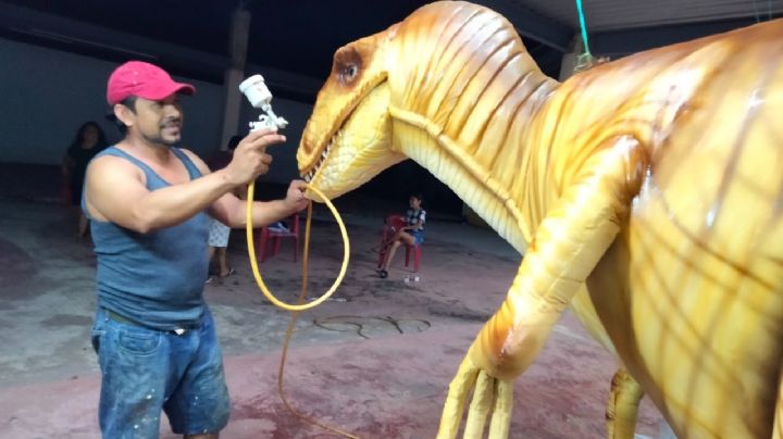 Rolly, el artista de Izamal que da vida a dinosaurios y botargas con ‘animatrónicos’